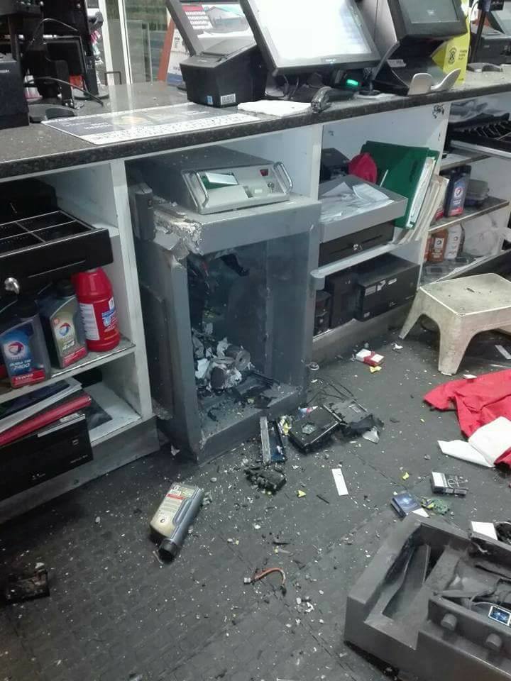 In Pictures: ARMED ROBBERY & BOMBING : TOTAL. WILLIAM NICOL. JHB. GP ...