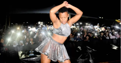 Tweeps react to video of Zodwa Wabantu being groped by fans Tweeps react to video of Zodwa Wabantu being groped by fans
