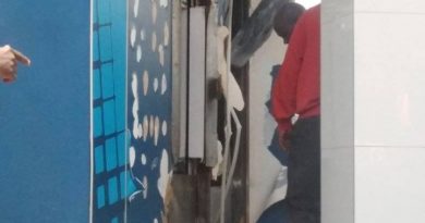 Watch: Three People Trapped Inside Capitec ATM following the breaking in Alexandra PAN Watch: Three People Trapped Inside Capitec ATM following the breaking in Alexandra PAN