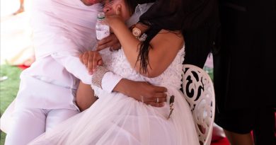 Lasizwe Breaks Down At The Cemetery As They Lay His Father To Rest Lasizwe Breaks Down At The Cemetery As They Lay His Father To Rest