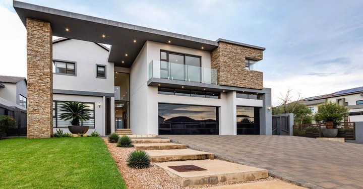 PHOTOS: Makhadzi bought herself a beautiful mansion