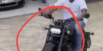 Duduzane Zuma was spotted doing this, see the pictures.