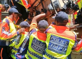 Illegal Immigrants and traders were left in tears after JMPD officers raided their market in Joburg