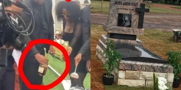 As AKA was Being Honoured In His Grave, See What People Noticed Don Design Holding Near It (Photos)