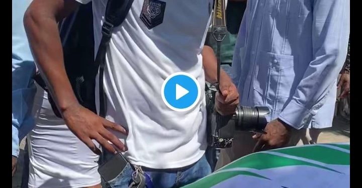 Watch: Ramaphosa Ties Shoelace Of Journalist In KZN During His Campaign