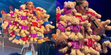 People left stunned after Kelly Khumalo rocked up at Somizi’s 50th birthday party in this dress