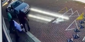 VIDEO: businessman getting kidnapped in Johannesburg by 3 armed men