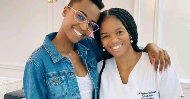 “I knew something was off about Zozi’s Miss Universe crown “, people say as more pictures surface