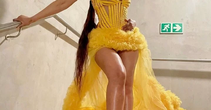 Enhle Mbali has gorgeous legs, see photos that prove it