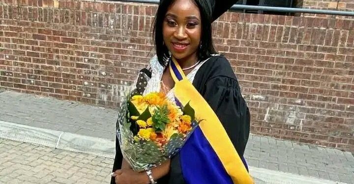 Sad News: Graduate loses three family members in car accident on her graduation day.