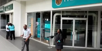 Bank Cashiers working with criminals? A man got robbed of R110k few minutes after withdrawing