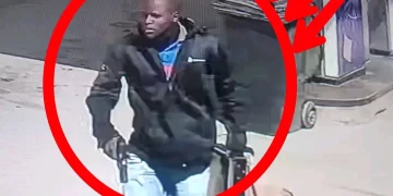 Call SAPS anywhere you see this man in Mzanzi. See what he did to security guards in Ga-Masemola