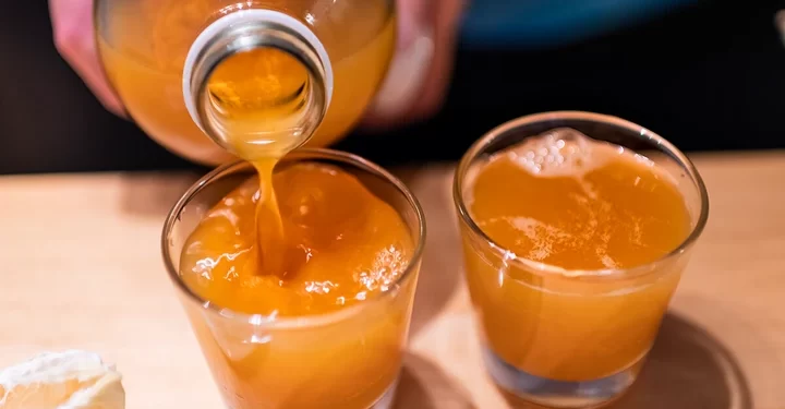 How to Make a Powerful Ginger & Turmeric Cleanse & Lower Inflammation