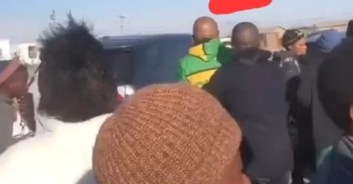ANC official rocked up with his Range Rover and community members dealt with him. Look what happened