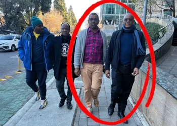 “Ayeye Isukile?” Ace Magashule Was Spotted With Advocate Dali Mpofu This Morning
