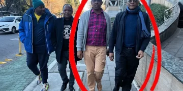 “Ayeye Isukile?” Ace Magashule Was Spotted With Advocate Dali Mpofu This Morning