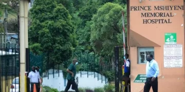 WATCH : Security officer in Mshiyeni Hospital beat patient, a video went viral