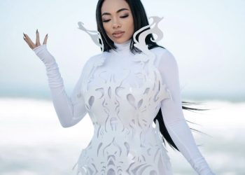 Amanda du-Pont’s Durban July outfit leaves fans flabbergasted in her white dress