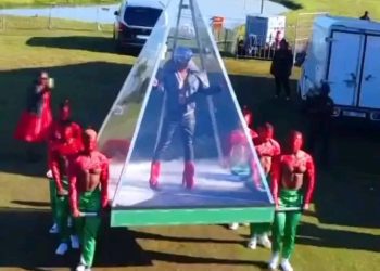 Somizi Mhlongo Arrives Dramatically Like An Alien On Durban July