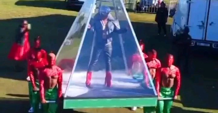 Somizi Mhlongo Arrives Dramatically Like An Alien On Durban July