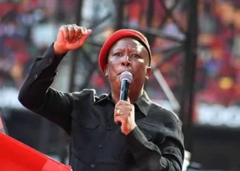 White South Africans are not pleased with Julius Malema chanting the song Kill The Boer