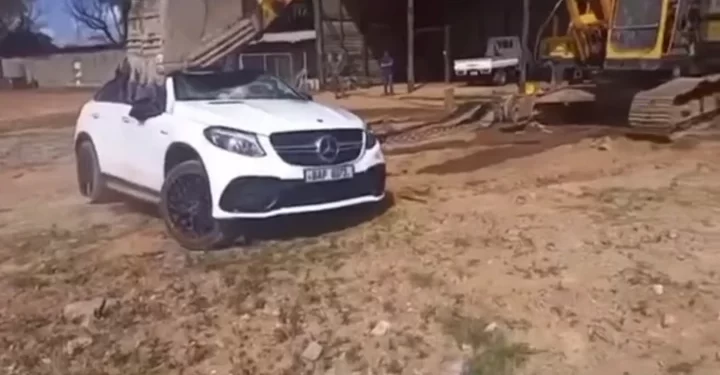 Video: A Man Hired A TLB To Destroy A Mercedes Benz GLE He Bought His Girlfriend After She Cheated