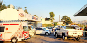 Watch: A Security guard took bullets after CIT robbers made away with a lot of money this morning