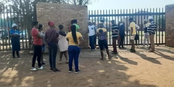 She dated a principal and it ended in tears, Angry community members block school gates