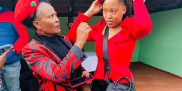 Picture of Adv Busisiwe Mkhwebane & her beautiful daughter wearing EFF regalia, went viral