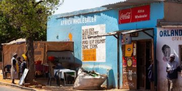 Foreign spaza shops owners left SA residents running this morning. See what happens here