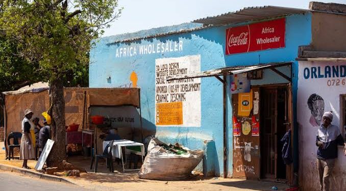 Foreign spaza shops owners left SA residents running this morning. See what happens here