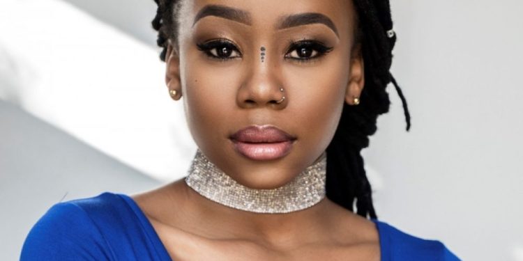 Bontle Modiselle ‘s alluring pose in a stunning gleaming raven outfit caused a stir on Instagram
