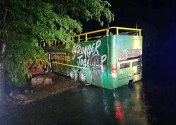 Springboks tour bus crashes into private home in Eastern Cape