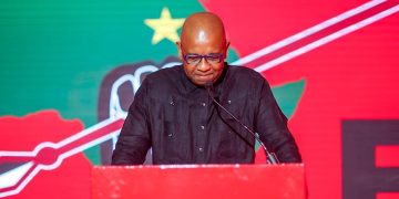 Suspicious; See who was addressing the EFF in Joburg during the Gala dinner that left people asking