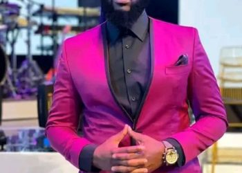 A South African popular gospel singer died in hospital after he collapsed during his performance