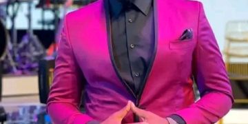 A South African popular gospel singer died in hospital after he collapsed during his performance