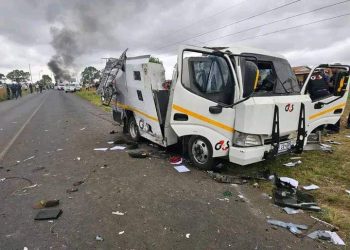 Members of Kwa-Thema caught on video looting money, Watch video