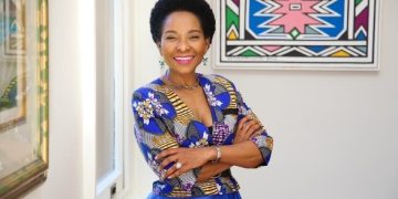 57 years old Professor caused a stir online after posting her Beautiful Photos.