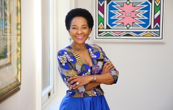 57 years old Professor caused a stir online after posting her Beautiful Photos.