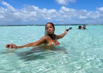 Actress shares pictures from vacation at Thailand beach. Check the other beautiful pictures