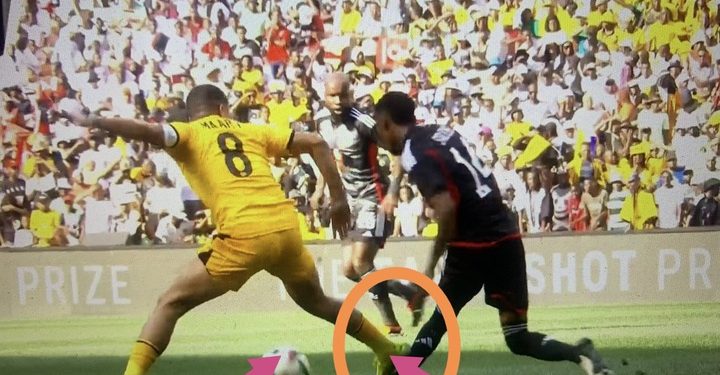 Photo: Chiefs star should have gotten a red card against Pirates
