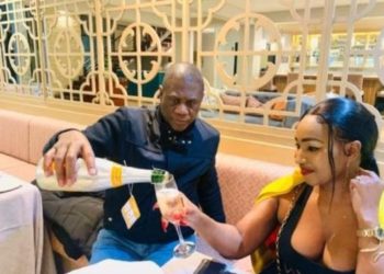 Check out who was spotted with the Deputy president of SA that create bad news for him