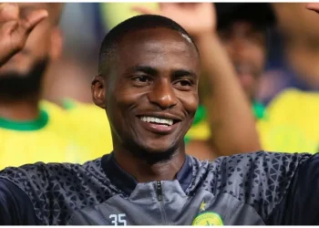 Watch: Thembinkosi Lorch Spotted Grooving With two ‘Beauties’ in Nightclub