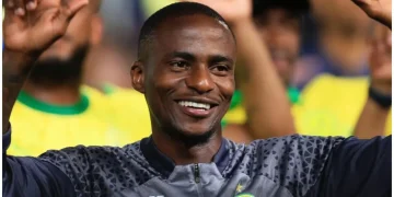 Watch: Thembinkosi Lorch Spotted Grooving With two ‘Beauties’ in Nightclub