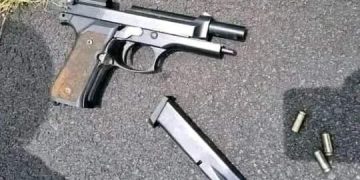 Off-duty police officer guns down girlfriend and is killed by metro police in Florida, Durban