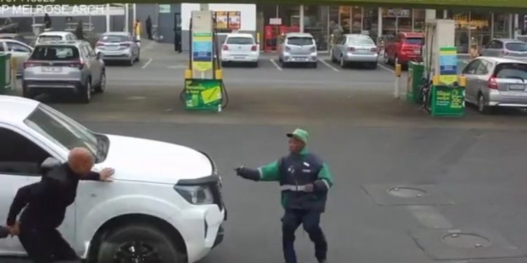 Petrol attendant do the unthinkable to save a businessman who is being kidnapped