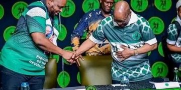 A Bow of Politics: Floyd Shivambu and Jacob Zuma’s Symbolic Gestures Ignite Speculation