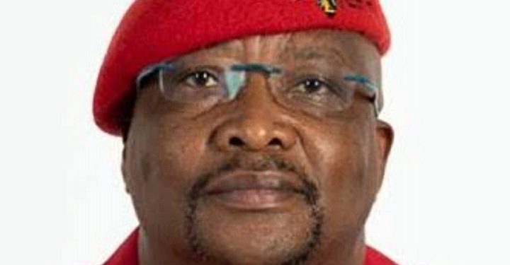 EFF and Freedom Front Plus Members Share Unexpected Moment of Camaraderie in Koedoeskop