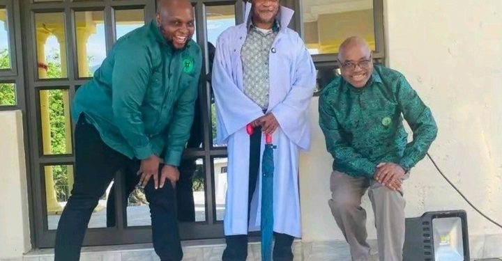 Barefoot Gesture by MK Party Leaders Sparks Online Debate on Cultural Sensitivity