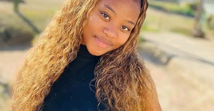 Naledi Aphiwe was removed from the stage by fans while performing